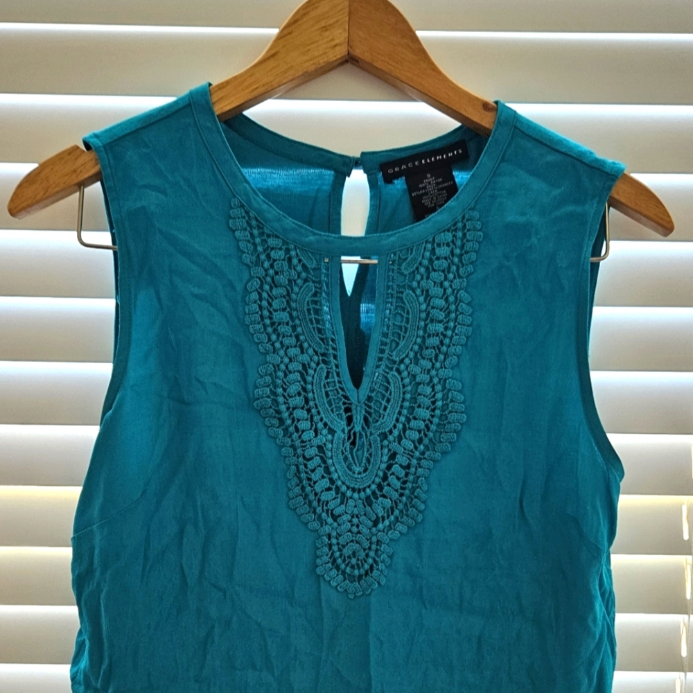 Womens embroidery detailed turquoise sleeveless top size S